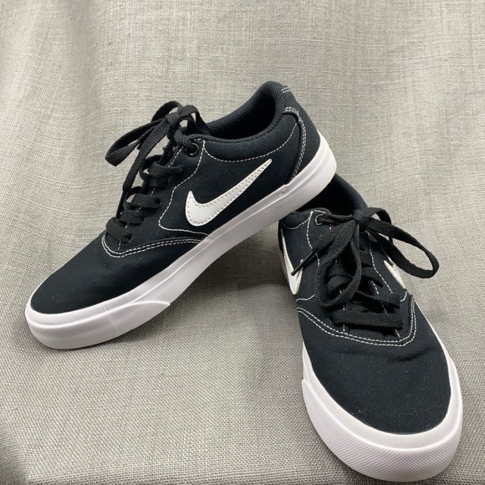 Youth Nike SB Charge Solarsoft Black Canvas Sneaker Shoe CQ260-001 Size …